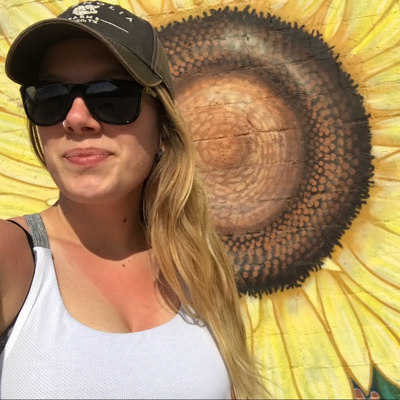 Meet your Posher, Taylor - Picture 1 of 1